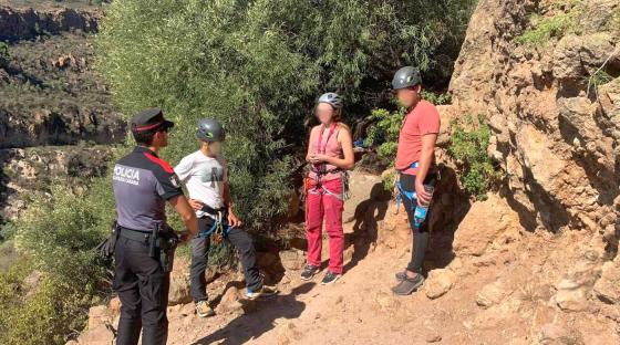 Her blir en ulovlig guide arrestert i fjellet på Tenerife.