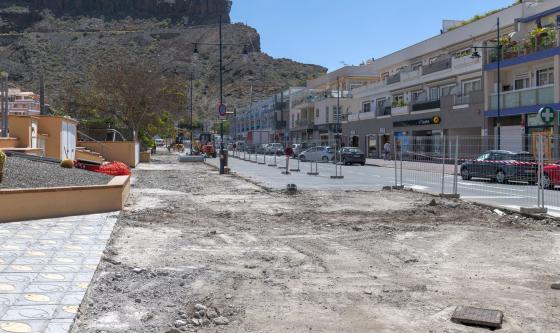 Forbedrer strandpromenade i Playa de Mogán på Gran Canaria.