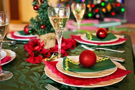 Julebord overspising dekket bord