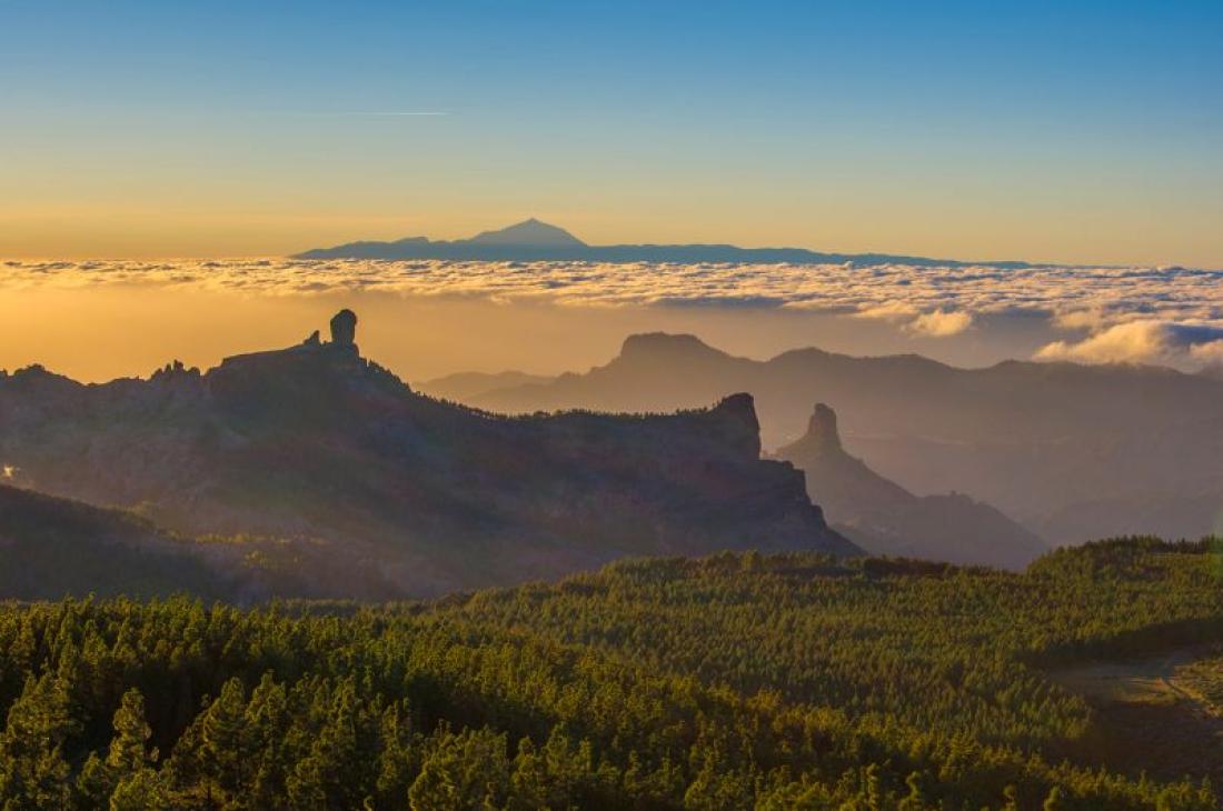 Magisk lys ved solnedgang på Pico de Las Nieves