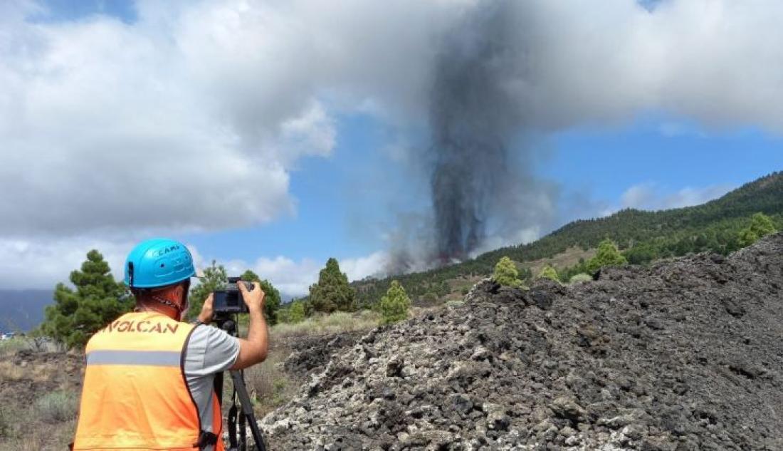 Vulkanutbrudd på La Palma september 2021. Dag 1: Utbrudd 19. september kl. 15.12 Vulkanutbrudd på La Palma september 2021. Dag 1: Utbrudd 19. september kl. 15.12