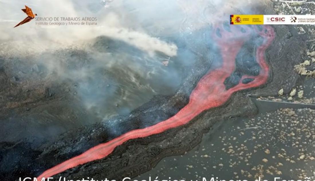 Vulkanutbrudd på La Palma september 2021. Tyntflytende lava. Vulkanutbrudd på La Palma september 2021. Tyntflytende lava.