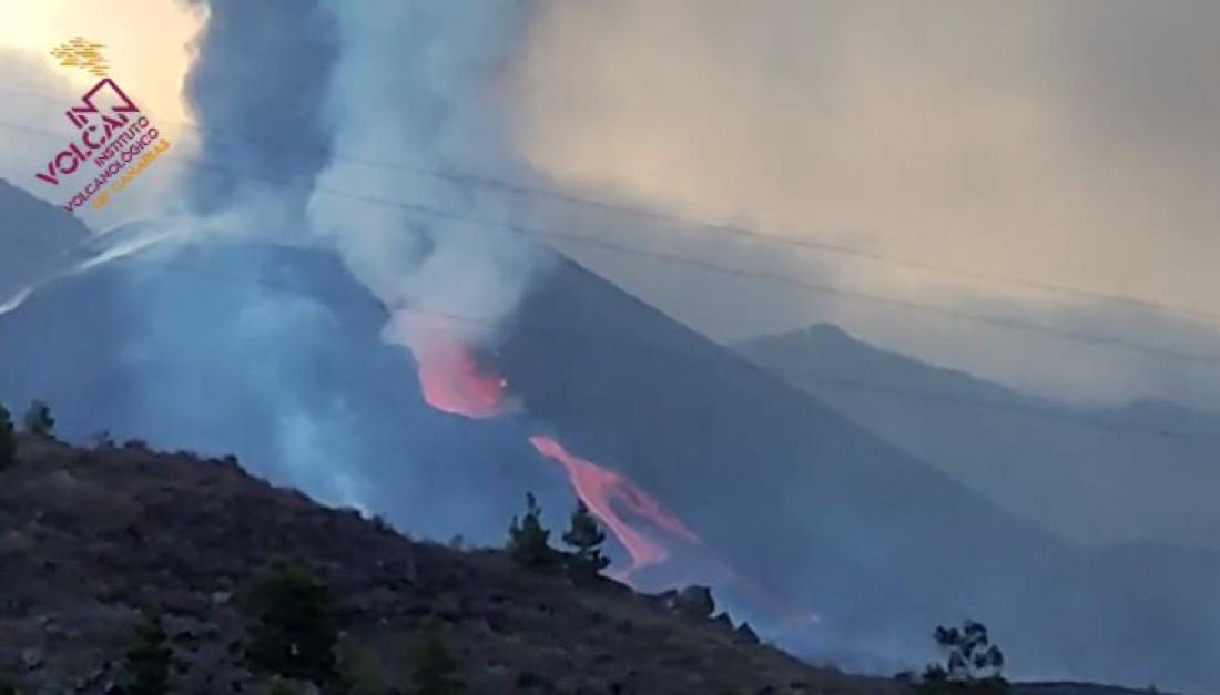 Vulkanutbrudd på La Palma 2021. Dag 37. Kl. 9.25, ny kollaps av kratervegg. Vulkanutbrudd på La Palma 2021. Dag 37. Kl. 9.25, ny kollaps av kratervegg.