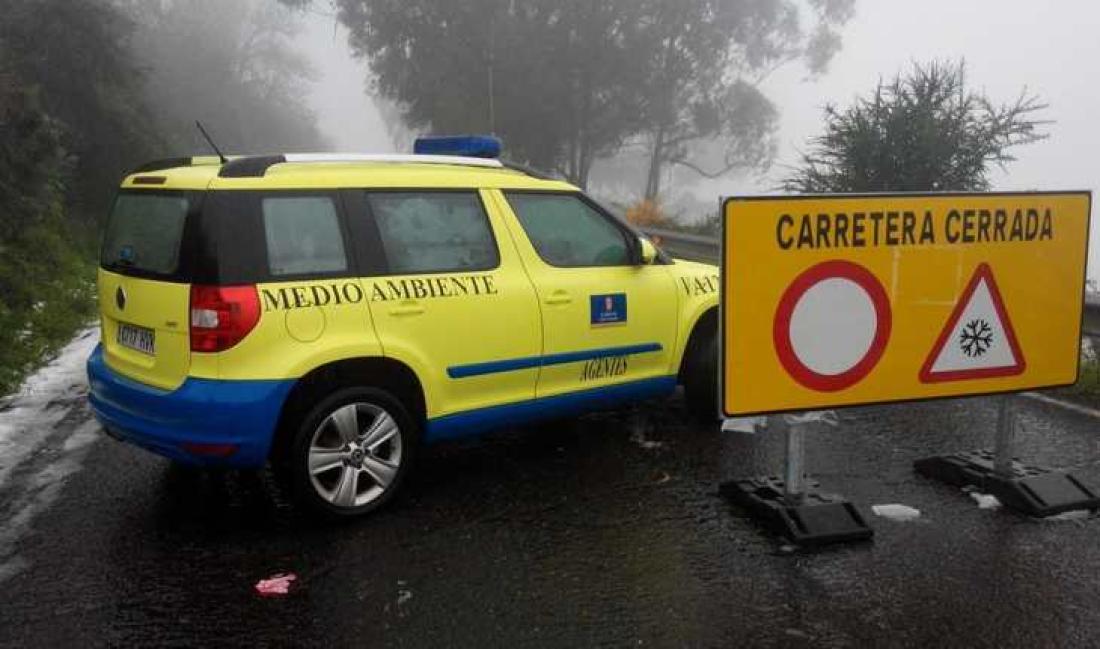 Snøstengt vei på Gran Canaria Snøstengt vei på Gran Canaria