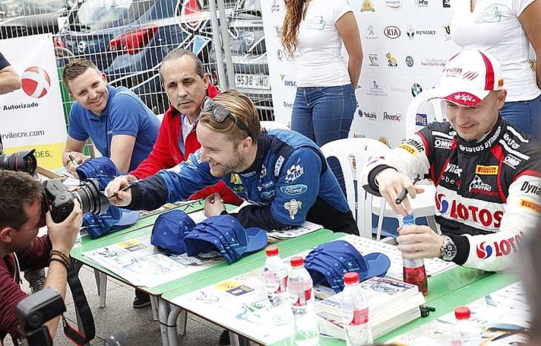 Autografsignering under rallyets åpning