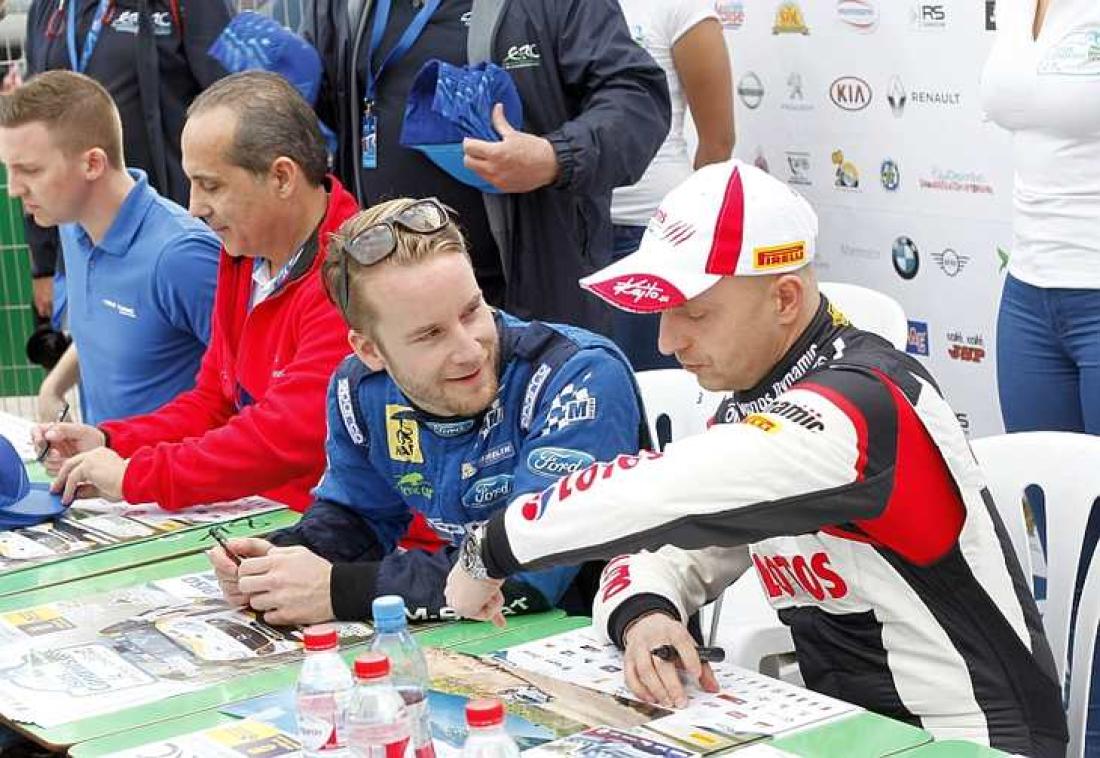 Autografsignering under rallyets åpning